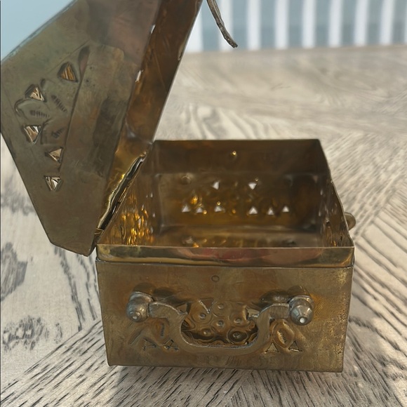 Vintage Brass Cricket/ Incense Box - Picture 5 of 8